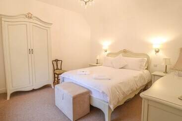 Brookside Cottage