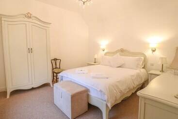 Brookside Cottage