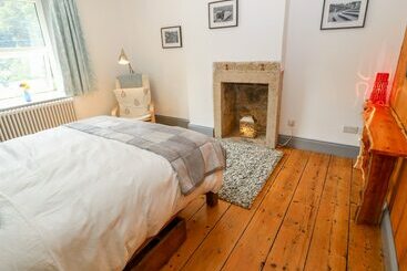 Cragside Cottage