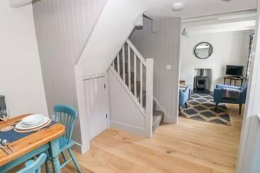 Elm Cottage