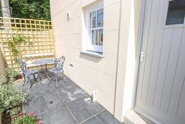 Elm Cottage