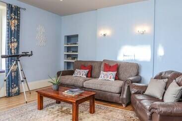 Gadlys House   Waters Edge