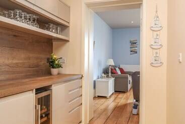 Gadlys House   Waters Edge