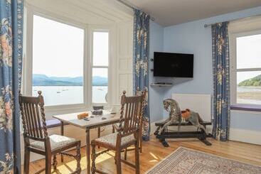 Gadlys House   Waters Edge
