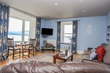 Gadlys House   Waters Edge