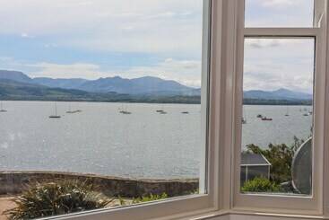 Gadlys House   Waters Edge