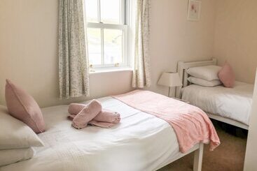 Goldsborough Cottage