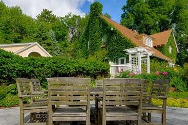 Howarth House B&b
