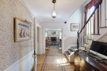 Howarth House B&b