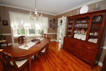Howarth House B&b