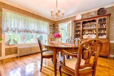 Howarth House B&b