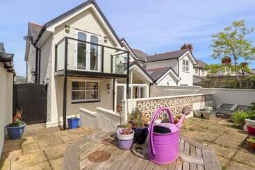 Penrhyn View
