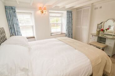 Polsue Cottage