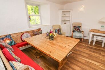 Polsue Cottage
