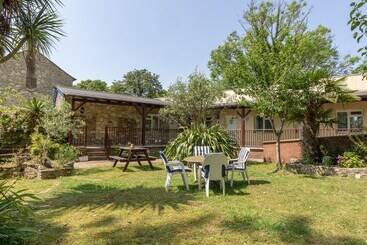 Riverhouse Lodge