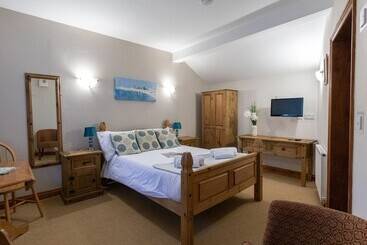Riverhouse Lodge