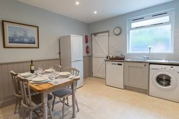 Riverhouse Lodge