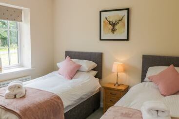Ryedale Country Lodges   Willow Lodge