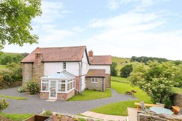 The Old Farmhouse, Upper Pitts