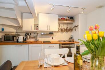 Thrower S Cottage