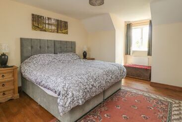 Wayside Cottage