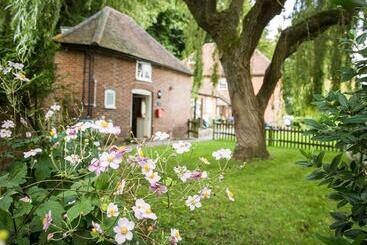 Weir Cottage