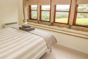 1 Horsehold Cottage