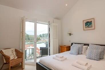 1 Orchard Cottages