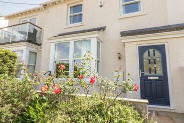 1 Orchard Cottages