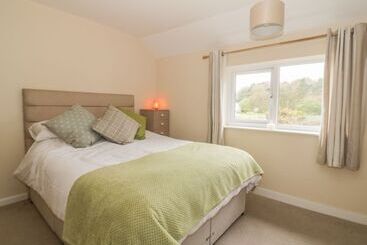 2 Hillside Cottages