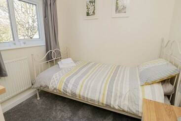 5 Ceirnioge Cottages