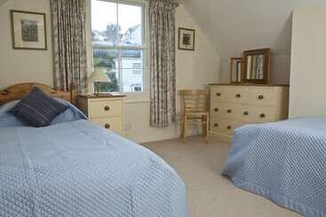 7 Glenthorne House