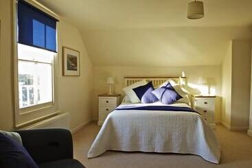 7 Glenthorne House
