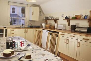 7 Glenthorne House