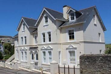 7 Glenthorne House