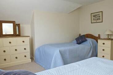 7 Glenthorne House
