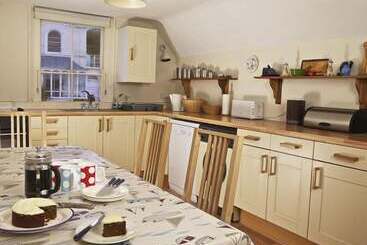 7 Glenthorne House