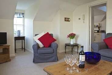 7 Glenthorne House
