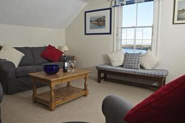 7 Glenthorne House
