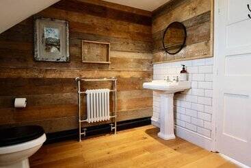 Cotswold House