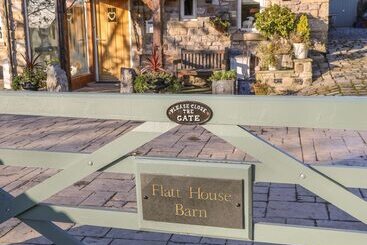 Flatt House Barn
