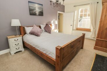 Hare & Hounds House