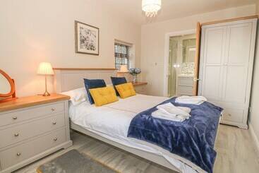 Holly Cottage
