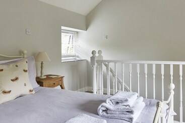 Lilly Cottage