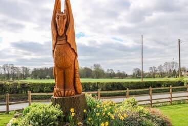 South Lodge   Longford Hall Farm Holiday Cottages