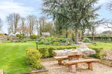 South Lodge   Longford Hall Farm Holiday Cottages