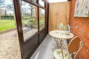 South Lodge   Longford Hall Farm Holiday Cottages