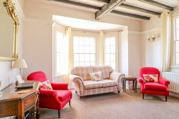 South Lodge   Longford Hall Farm Holiday Cottages