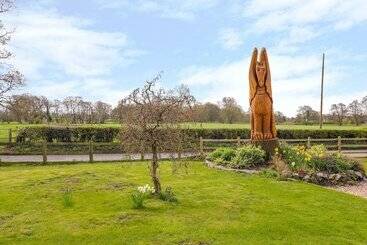 South Lodge   Longford Hall Farm Holiday Cottages