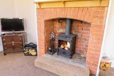 South Lodge   Longford Hall Farm Holiday Cottages